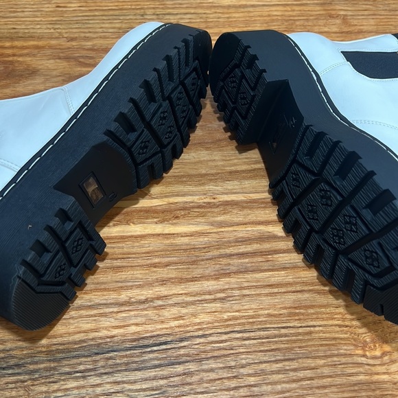 NIB size 7.5  boots - Picture 3 of 9